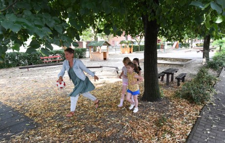 Illa Berek erdő-játék-élménykártyát kap minden fehérvári óvoda